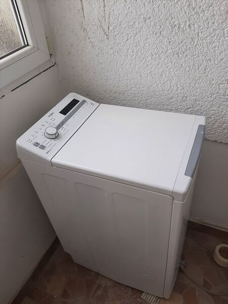 Vand masina de spalat rufe.